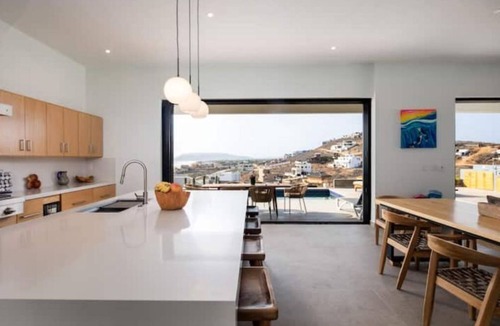 Cerritos House | Jaw dropping Ocean and Mountain Views!