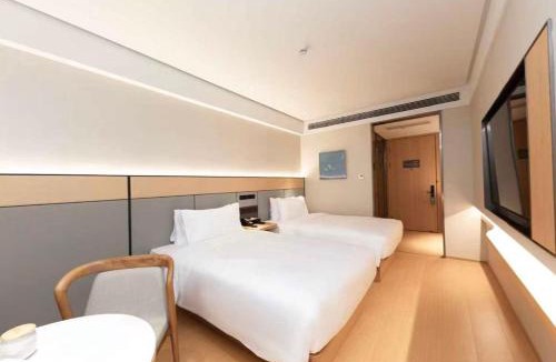 Pudong Hotel | JI Hotel Shanghai Expo Dongming Road Metro Station