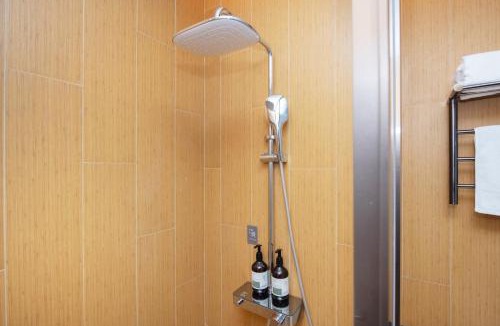Pudong Hotel | JI Hotel Shanghai Houtan Subway Station
