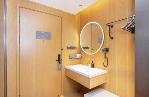 Pudong Hotel | JI Hotel Shanghai Houtan Subway Station