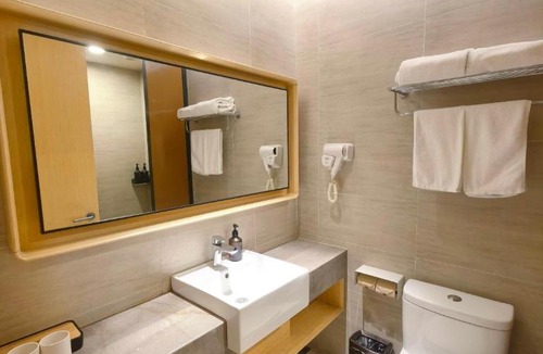 Yangpu Hotel | JI Hotel Shanghai Jiangwan Town Subway Station