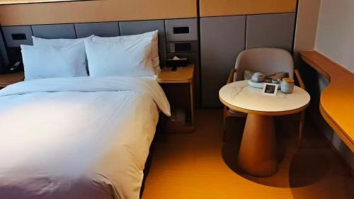 Sanlin Hotel | JI Hotel Shanghai Qiantan Haiyang Road