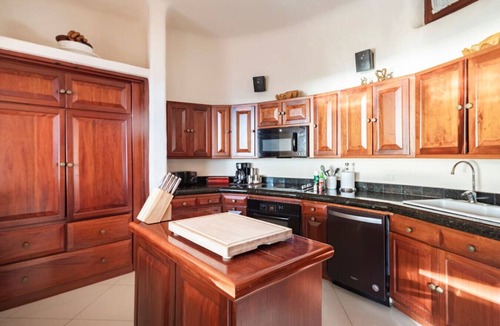 Loreto Villa | Jimmy Page Villa: Relaxed Luxury with Arch Views.