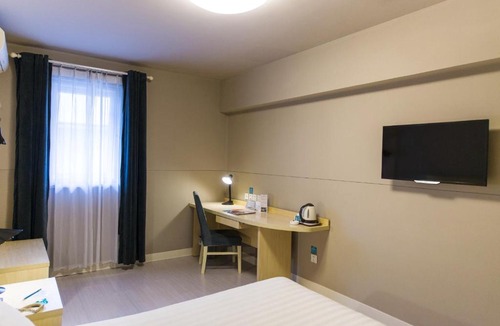 Mingsha Mountain and Crescent Spring Hotel | Jinjiang Inn Select Dunhuang Miaojie