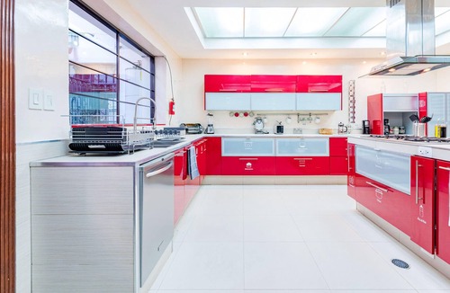 Colonia Cuauhtemoc House | Juarez Urban Mansion: Your Stylish Sanctuary!