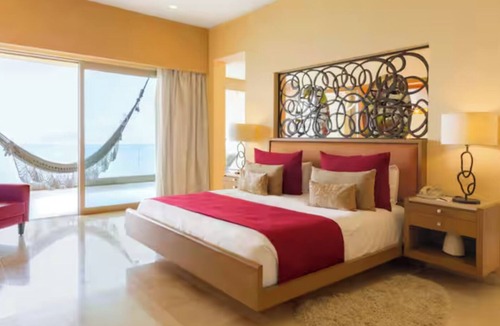South Shore Hotel Area Hotel | Junior Panoramic Suite with Ocean Views & Private Balcony – Puerto Vallarta