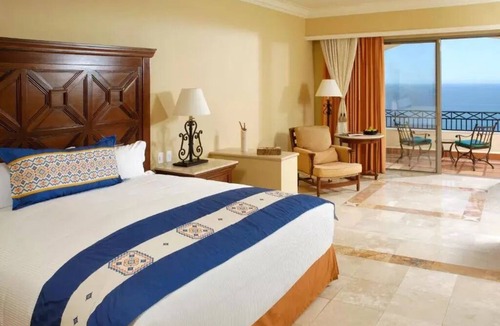 Cabo San Lucas Hotel | Junior Suite in Pueblo Bonito Sunset Beach Golf & Spa Resort