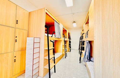 Yining Hotel | Kailash International Youth Hostel
