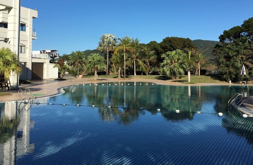 Manzhou Hotel | Kentington Resort