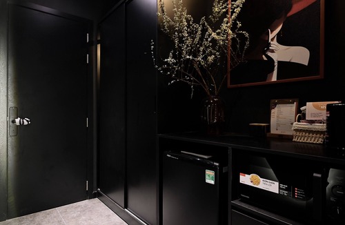District 10 Apartment | Kin Wander Tan Binh, The Mountain