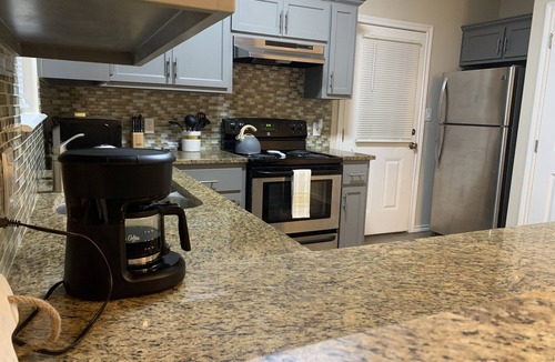 Edinburg House | King Bed Pet Friendly Retreat with Private Terrace in Gated Community!