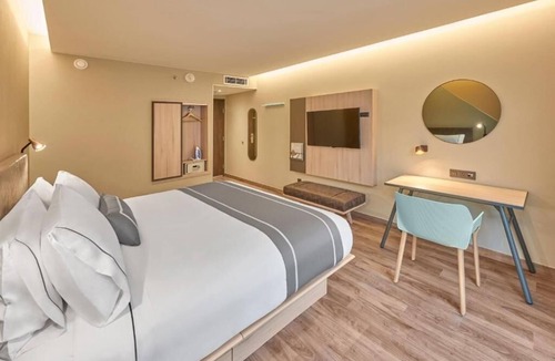 El Sauzal Hotel | King Room in Ensenada | Rooftop Pool & Free Breakfast
