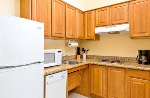 McAllen Condo | King Suite. Free Breakfast. Outdoor Pool & Hot Tub. Great for Business Travelers!