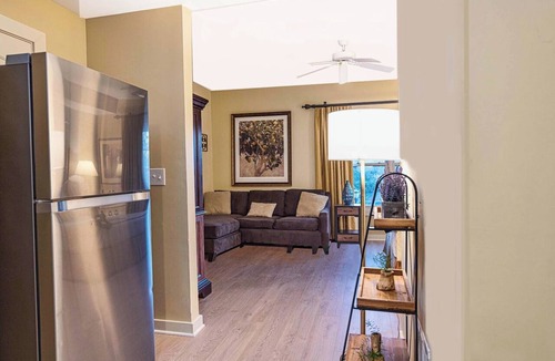 St. Augustine Condo | King Suite w/kitchenette & full size fridge -55 in TV cable -pool & hot tub!
