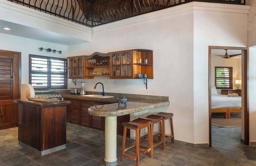 Soliman Bay House | La Casa: 3 Bedroom Suite