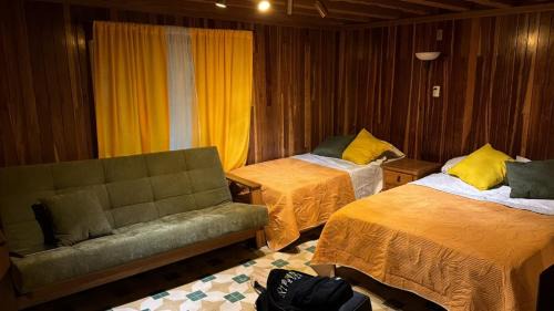 Cuauhtemoc Hotel | La Casa Amarilla