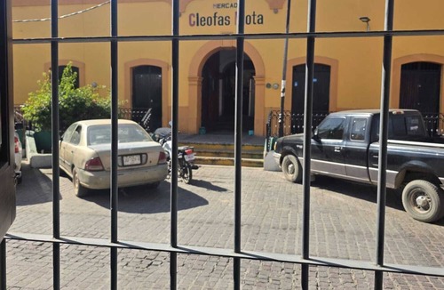 Tequila House | La Casa del Arbol, only 50 meters away from the municipal square, tourist tours and church.