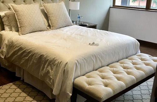 Zona 14 Hotel | La Casa - Luxury Boutique Hotel - 1 King Bed