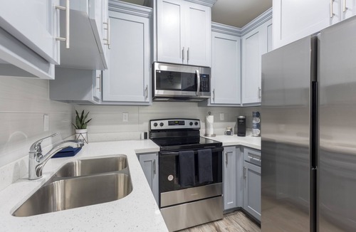 Mission Apartment | La Querencia on Zinnia w/Fast Wifi & dedicated work space - Pet Friendly!