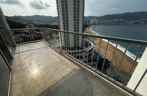 Club Deportivo Apartment | La Torre de Acapulco - Apartment with Ocean Access