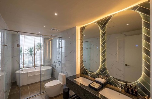 Huong Thuy Hotel | La Vela Hue Hotel
