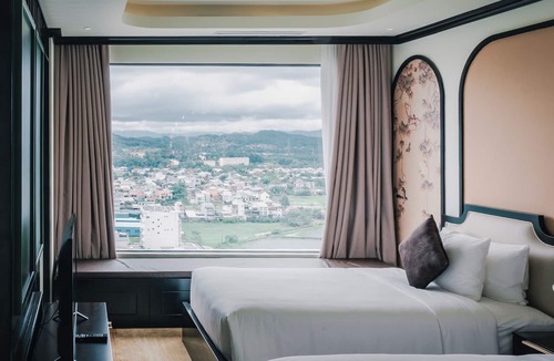 Huong Thuy Hotel | La Vela Hue Hotel