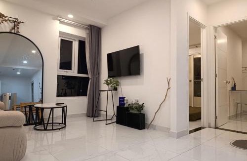 Phuong 8 Apartment | La Vela - Quiet Corner 2BR Apt - City center