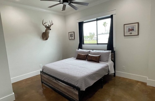 Port Mansfield Cabin | Laguna Ranch- Gladys: The Premier Port Mansfield Lodging