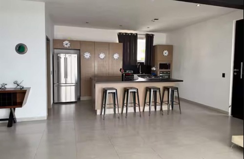 Chantepec Apartment | Lake view apartment ideal for home office