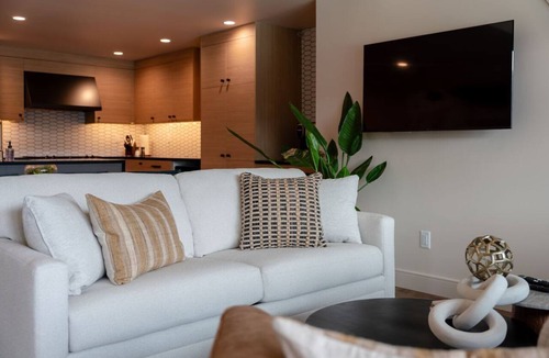 Wapato Point Condo | Lakefront Condo B3 Pool in Wapato Point Chelan