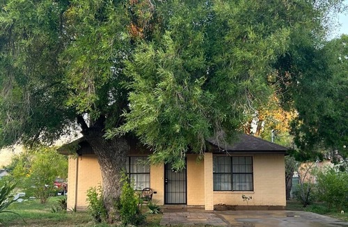Brownsville House | Large home for up to 14 guests in SPACE X city of Brownsville TX with WiFi & AC