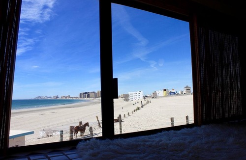 Bella Vista Apartment | Las Gaviotas 402 Mid-century Ocean View Apartment