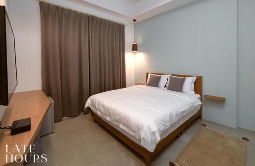 Yilan House | Late Hours