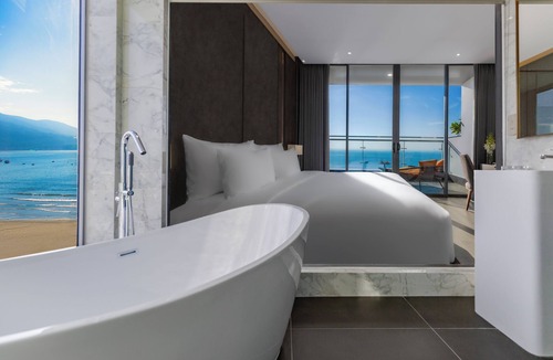 Son Tra Hotel | Le Sands Oceanfront Danang Hotel