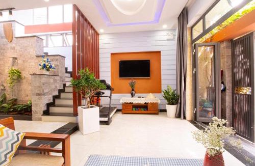 Hai Chau House | Leila House - DaNang Central - 3BRs - Free Airport Shuttle