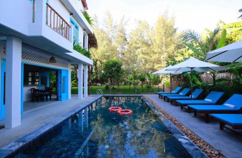 Cam An Hotel | Life Beach Villa