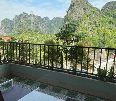 Hoa Lu House | Limestone View Homestay