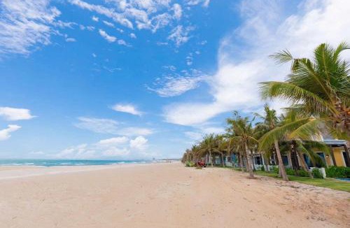 Phuoc Thuan Hotel | Liséa Wonderland Resort Deluxe Bedrooms by Private Beach