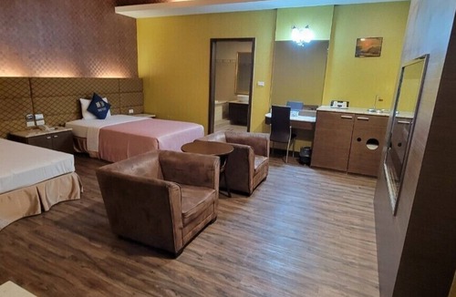 Fengshan District House | Lisa motel