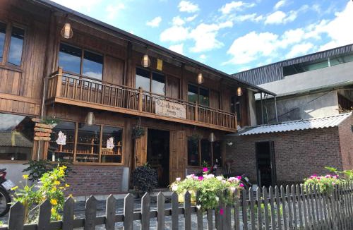 Sa Pa Bed & Breakfast | Little Ta Van Homestay