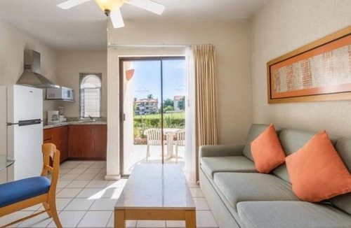 Campo de Golf Fonatur Hotel | Lively 1BR Suite Near San Jose Estuary