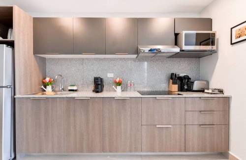 San Pedro Garza Garcia Apartment | Loft en Arboleda | Cama Queen, Alberca, Gym & Estacionamiento