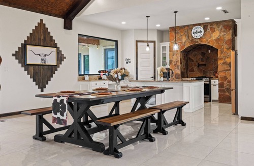 Hargill Villa | Lone Star Luxury Ranch - 4-Bed, 3-Bath, Swimming Pool, Grill, Washer/Dryer, WiFi