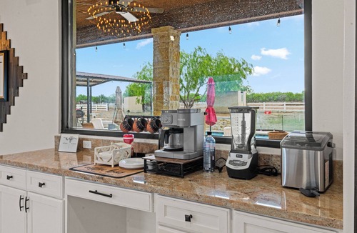 Hargill Villa | Lone Star Luxury Ranch - 4-Bed, 3-Bath, Swimming Pool, Grill, Washer/Dryer, WiFi