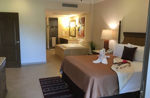 Loreto Resort | LORETO - 2 BR Waterfront Penthouse - - other size suite also available