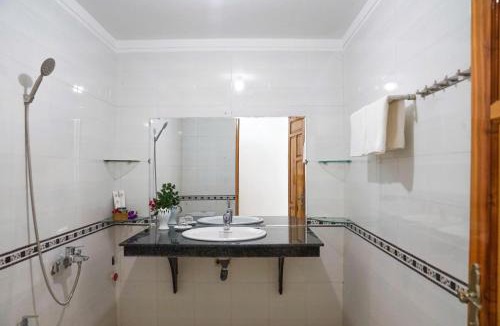 Duc Trong Hotel | Lotus Hotel & Café