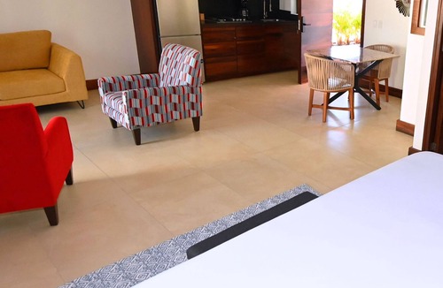 Emiliano Zapata Apartment | Lux Studio w/Ocean Vibes – Walk to Beach, Bars & Fun!