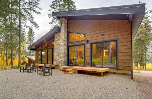 Mazama House | Luxe Valley Home w/Sauna & Hot Tub Near Mazama