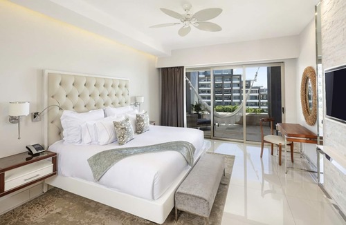 Cabo San Lucas Resort | Luxurious 3 Bedroom Oceanfront right on the beach of Cabo!