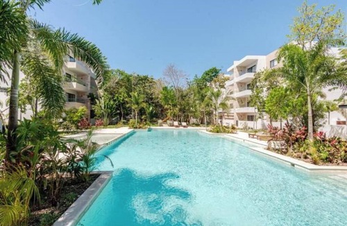 Ejidal Apartment | Luxurious apartment with pool.